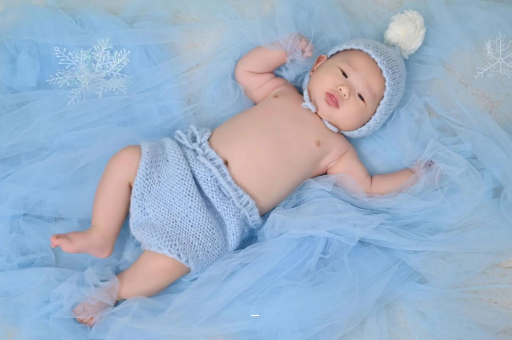 玉环三个月宝宝挠耳朵 玉环三个月宝宝挠耳朵